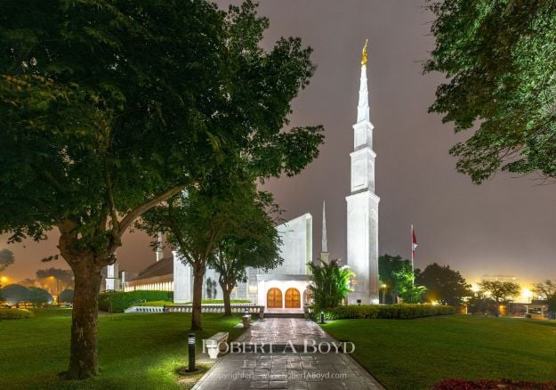 Picture of Lima Temple Covenant Path